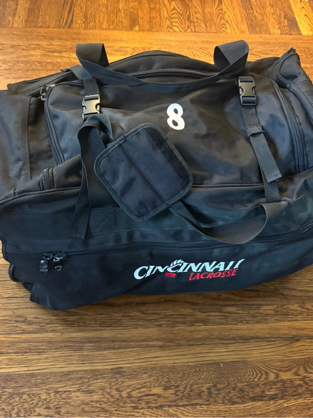 UNIVERSITY OF CINCINNATI OFFICIAL LACROSSE TEAM ISSUED BAG PLAYER BEARCAT #8
